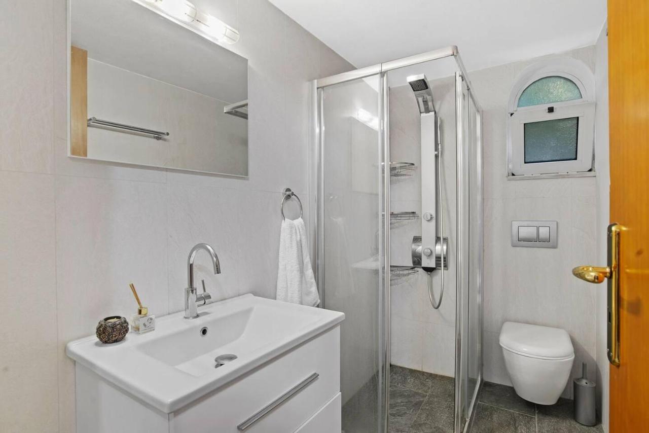 Superior Apartment - Overlooking Chania-With Pool 干尼亞 外观 照片